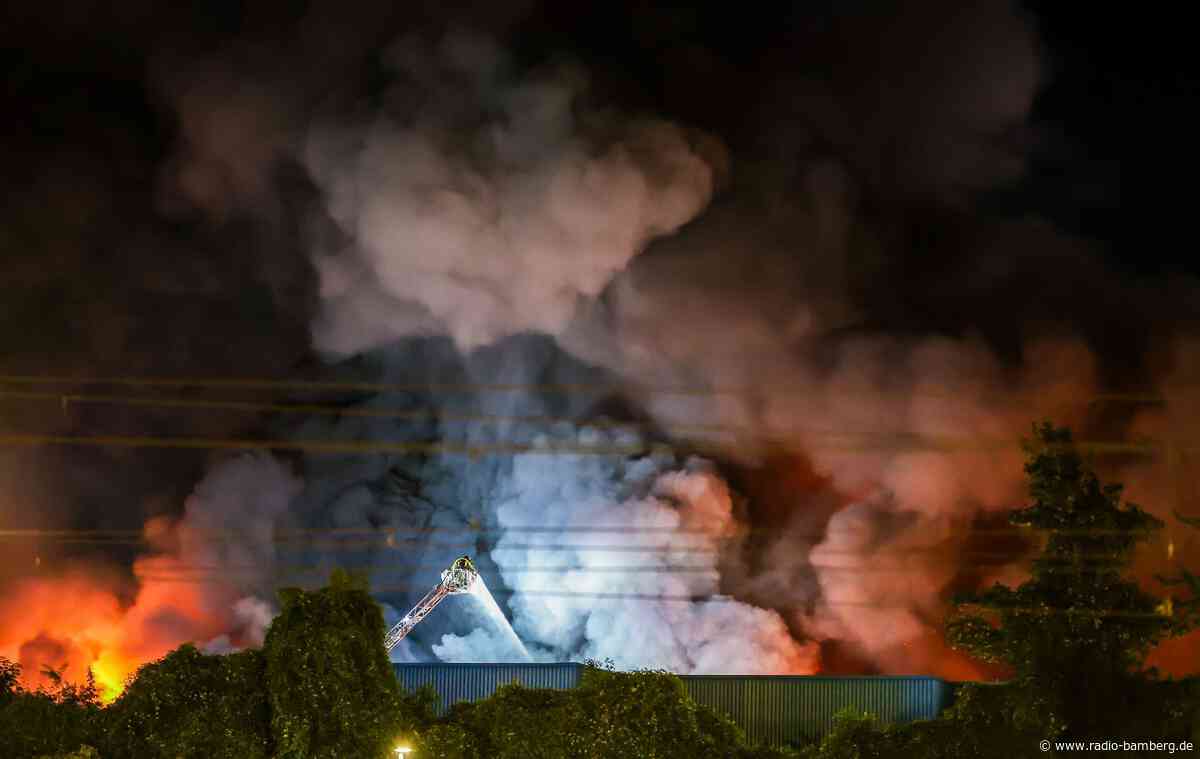 Größter Einsatz seit Jahren: Brand in Stuttgarter Großmarkt
