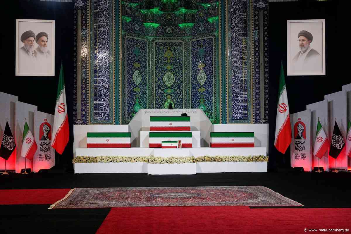 Iran beginnt öffentliche Trauerfeiern für Chamenei