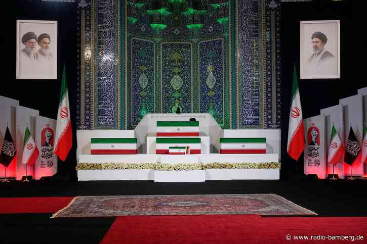 Iran beginnt öffentliche Trauerfeiern für Chamenei