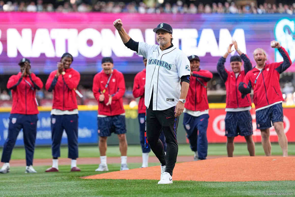 USMNT coach Mauricio Pochettino throws perfectly acceptable first pitch at Mariners game
