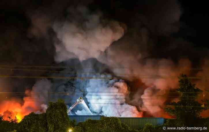 Größter Einsatz seit Jahren: Stuttgarter Großmarkt in Brand
