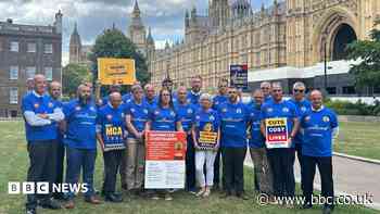 'Despondent' coastguards protest pay cuts plans