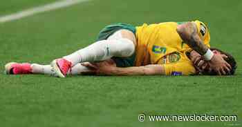 Woede bij Australië na blessure Feyenoorder Jordan Bos, die van veld wordt gedragen: ‘Een vreselijke tackle’