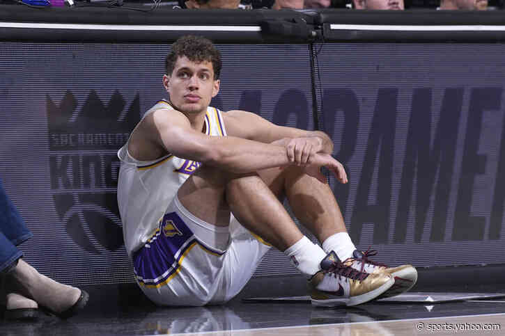 Lakers re-sign Chris Mañon to two-way contract
