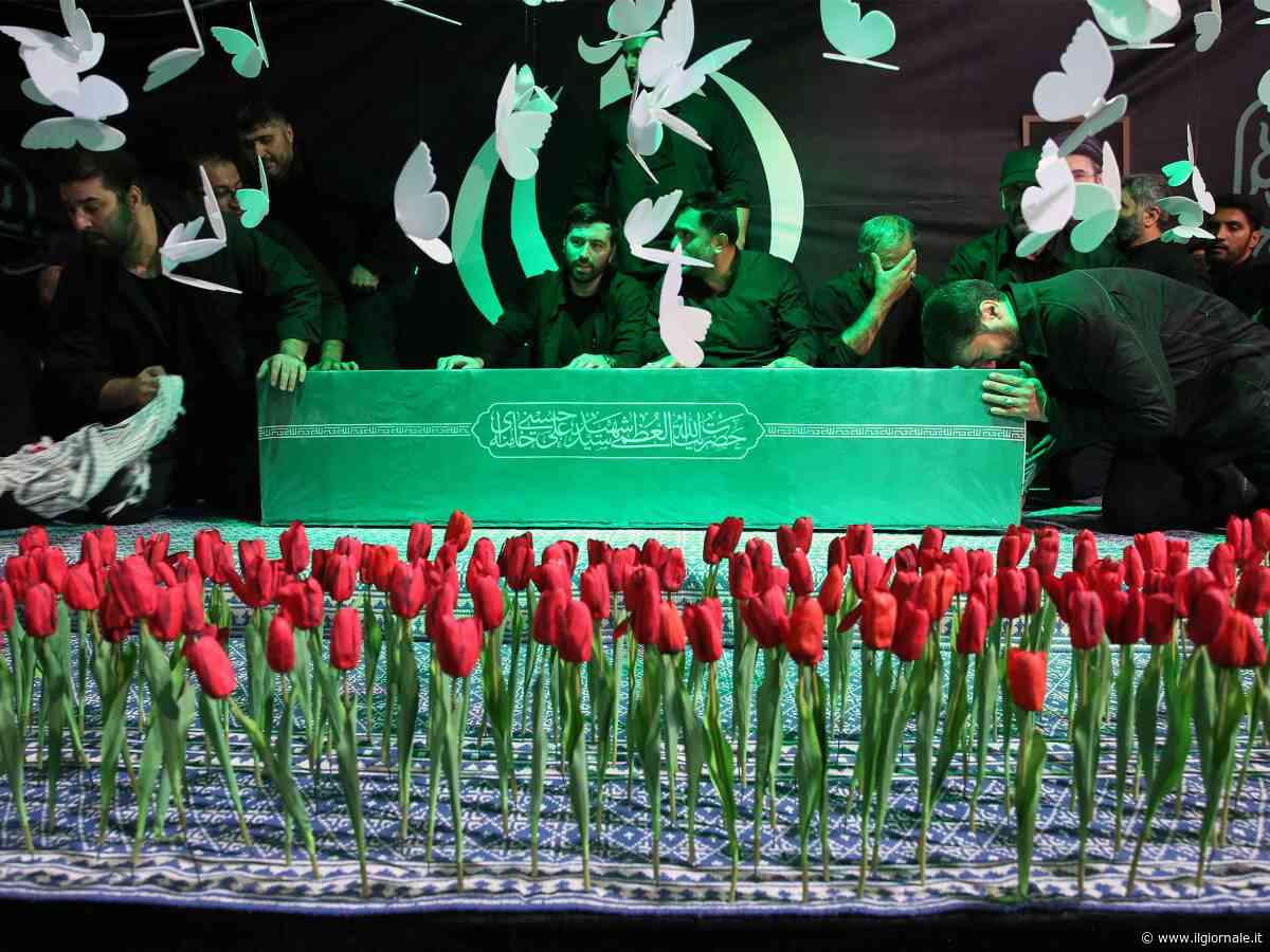 L'Iran si ferma per Khamenei: sei giorni di lutto e mobilitazione nazionale. Media: "Impossibile che sia presente il figlio Mojtaba"