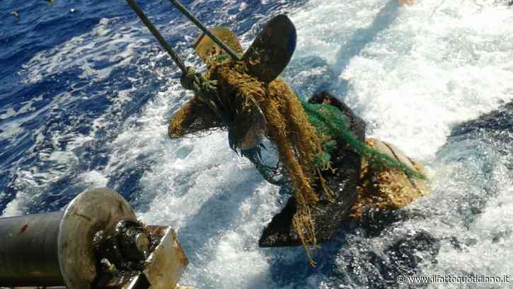 “I fondali di Lampedusa pieni di carrette del mare”, l’appello degli armatori e dei pescatori. I relitti delle barche dei migranti soffocano la pesca