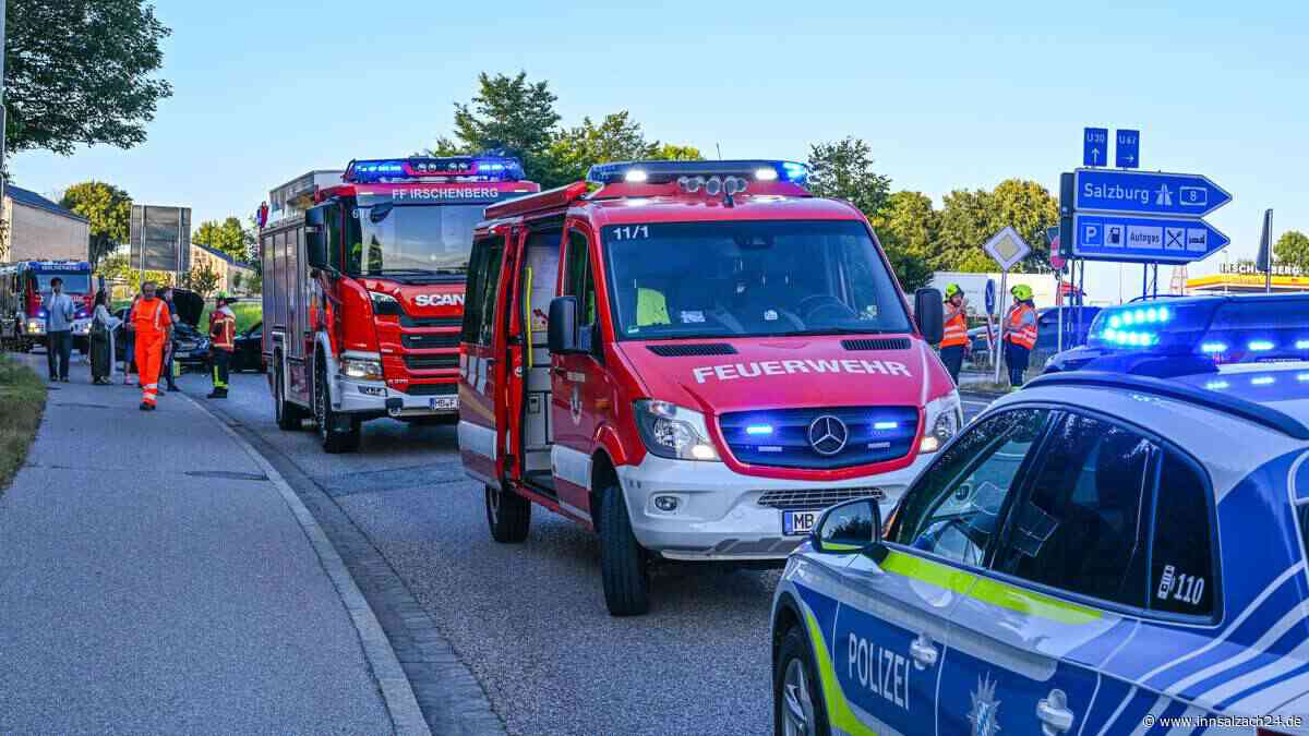 Drei Autos krachen auf B472 am Irschenberg ineinander – zahlreiche Rettungskräfte im Einsatz