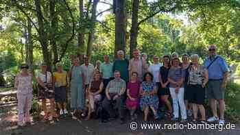 Neues „Plauderbänkla“ auf dem Friedhof in Forchheim lädt zum Gespräch ein