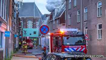 Vrouw (61) overleden bij grote uitslaande brand in flat in Sneek
