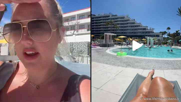 “È un comportamento maleducato ed egoista”: turisti “occupano” i lettini con i teli mare per ore, lei si vendica e li lancia via. Il video a bordo piscina è virale