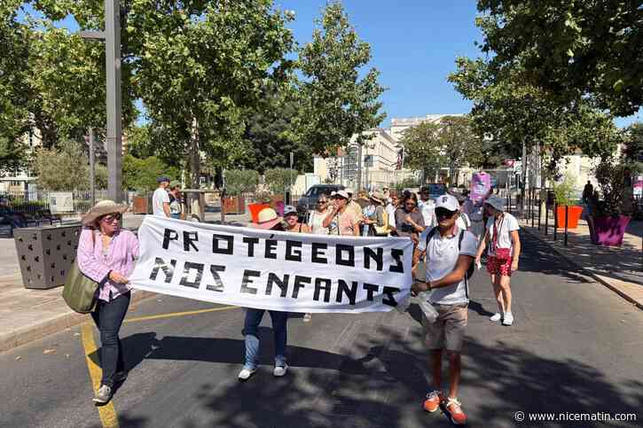 « Pédophiles, en prison ! » : une quarantaine de personnes manifestent contre les violences sexuelles faites aux enfants à Draguignan