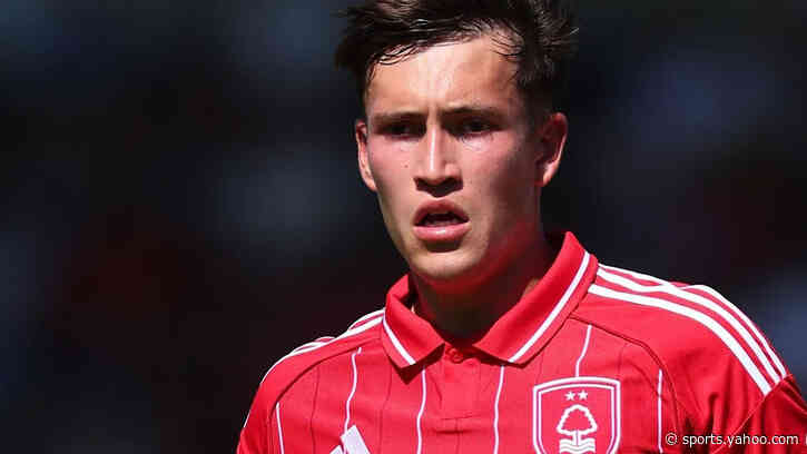 Boston sign midfielder Hammond after Forest exit