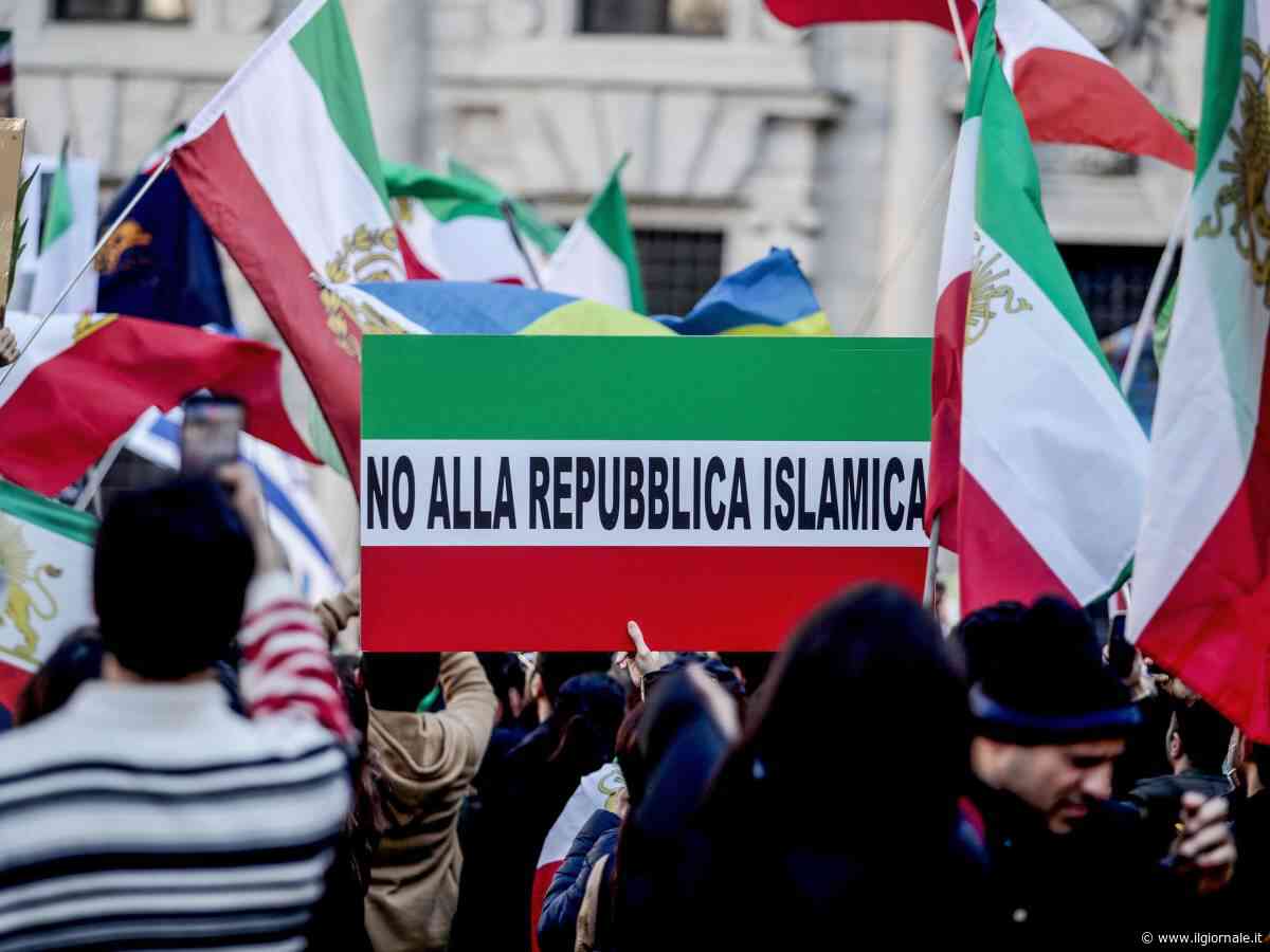 "Vogliamo la libertà": i dissidenti iraniani a Milano fuori dal consolato Usa
