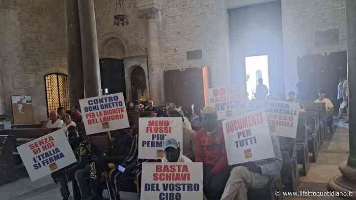 Bari, 200 braccianti occupano la Basilica di San Nicola: “Costretti in un ghetto tra le baracche, ma l’Italia senza di noi si ferma. Aspettiamo Meloni e Decaro”