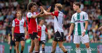 Feyenoord walst in eerste oefenduel over FC Dordrecht heen, Calvin Stengs scoort bij rentree