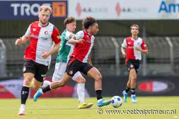 Feyenoord boekt aan de hand van uitblinkende Stengs klinkende oefenzege