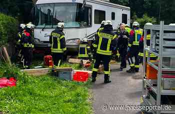 FW Ense: Person unter Wohnmobil eingeklemmt