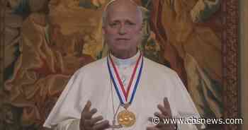 Pope Leo XIV celebrates America's 250th birthday, receives Liberty Medal