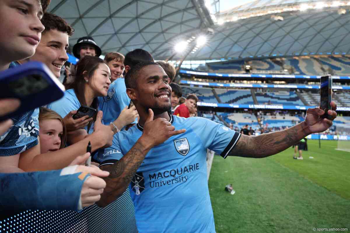 Official: Ex-Juventus star Douglas Costa leaves Chievo for Al Ittifaq with Balotelli