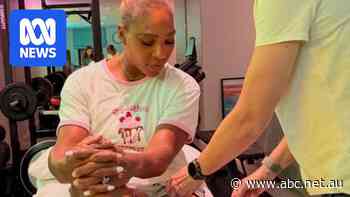 Knee 'tweak' ends Serena Williams Wimbledon comeback