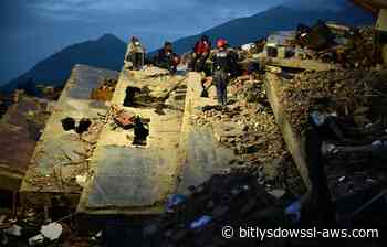Un ángel en la oscuridad de los potentes terremotos en Venezuela