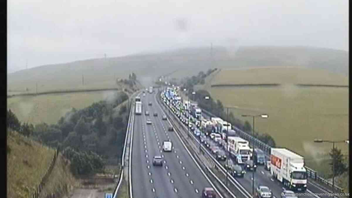 M62 crash causes delays after all traffic was stopped on motorway