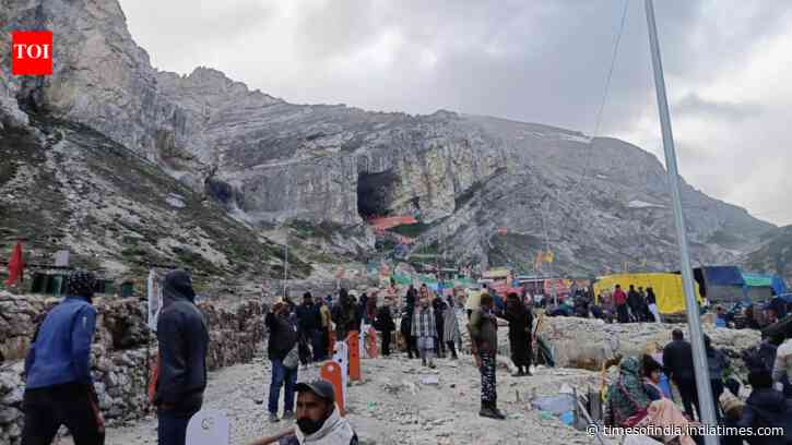12k pilgrims visit Amarnath; 3rd batch of 4.8k leave for ice Shivling darshan
