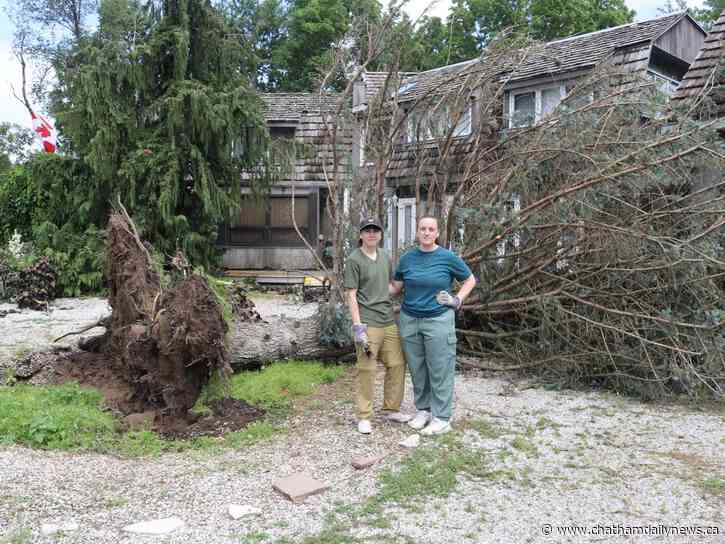 Storm slams Chatham-Kent, leaves path of damage: 'Pretty crazy'