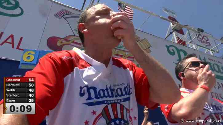 Hombre devoró 66 hot dogs en 10 minutos en tradicional concurso de EE.UU.