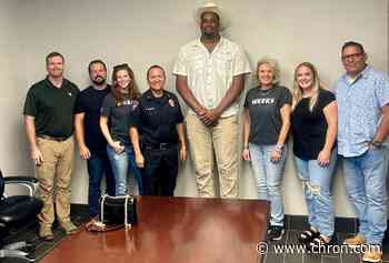 Texas' tallest police officer finally achieves dream after heartbreaking setback