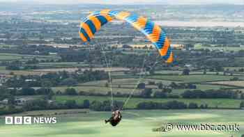 Teenager saves paraglider from drowning after crash