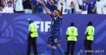 Muur van Paraguay gebroken: Mbappé zet Frankrijk met VAR-penalty op voorsprong