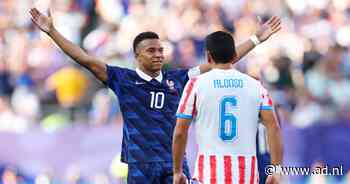 Frankrijk kraakt stug Paraguay na VAR-penalty en treft Marokko in kwartfinale