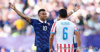Frankrijk kraakt stug Paraguay na VAR-penalty en treft Marokko in kwartfinale