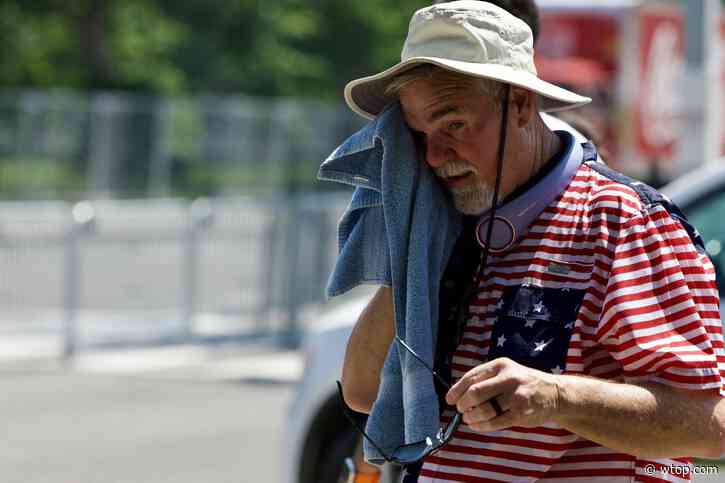 Hot, stormy weather leads to evacuation of National Mall on July Fourth