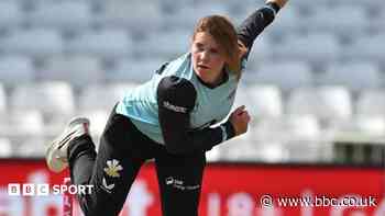 Surrey beat Blaze to go top as Yorkshire get first win
