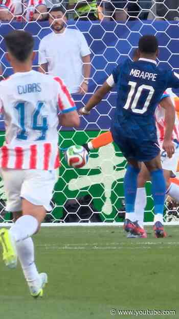 Huge double save by Gill for Paraguay! 🧤🇵🇾 #FIFAWorldCupOnYT