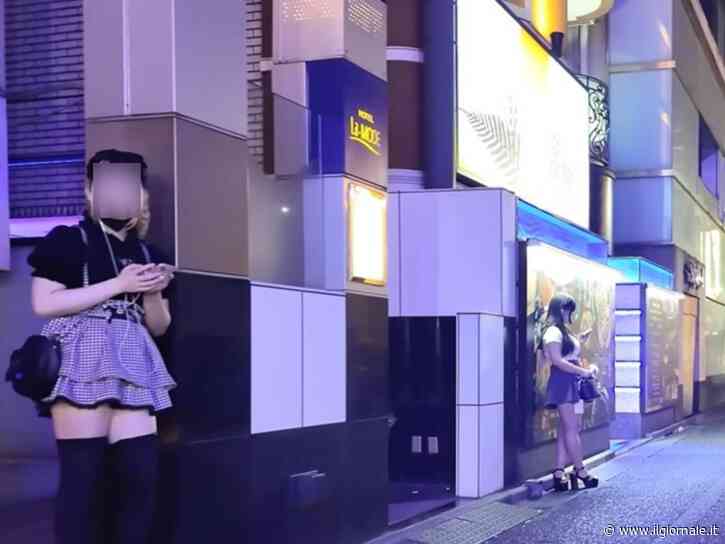 Dal boom del turismo sessuale all'allarme upskirting: perché in Giappone si accendono le "luci rosse