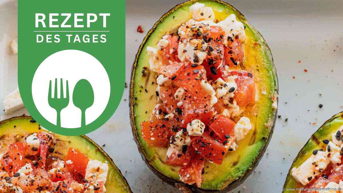 Vegetarischer Genuss für das Sommerfest: Gegrillte Avocado mit Tomaten-Feta-Füllung