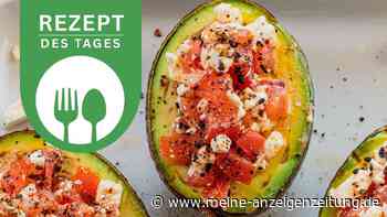 Vegetarischer Genuss für das Sommerfest: Gegrillte Avocado mit Tomaten-Feta-Füllung