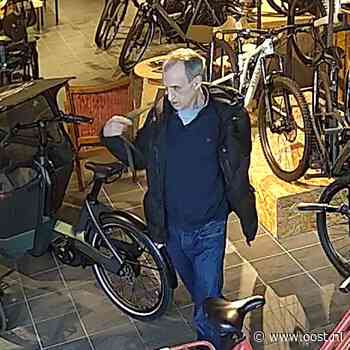 Verkoopgesprek in fietsenzaak Enschede wil hij niet, maar accu's stelen wel