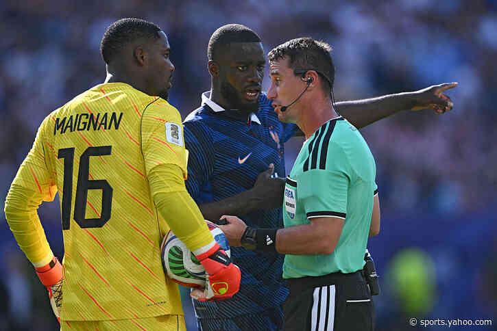 📷 All Paraguay’s fouls missed by the ref against France