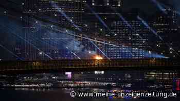 USA-Geburtstag gerät außer Kontrolle – Brooklyn Bridge brennt
