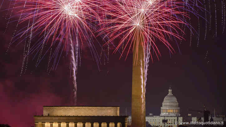 “Torre di controllo, un fuoco d’artificio ha colpito l’aereo, abbiamo sentito un grande botto”: paura sul volo Delta durante i festeggiamenti del 4 luglio, l’audio choc dei piloti