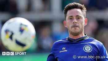 Henderson to remain with Rochdale beyond 42