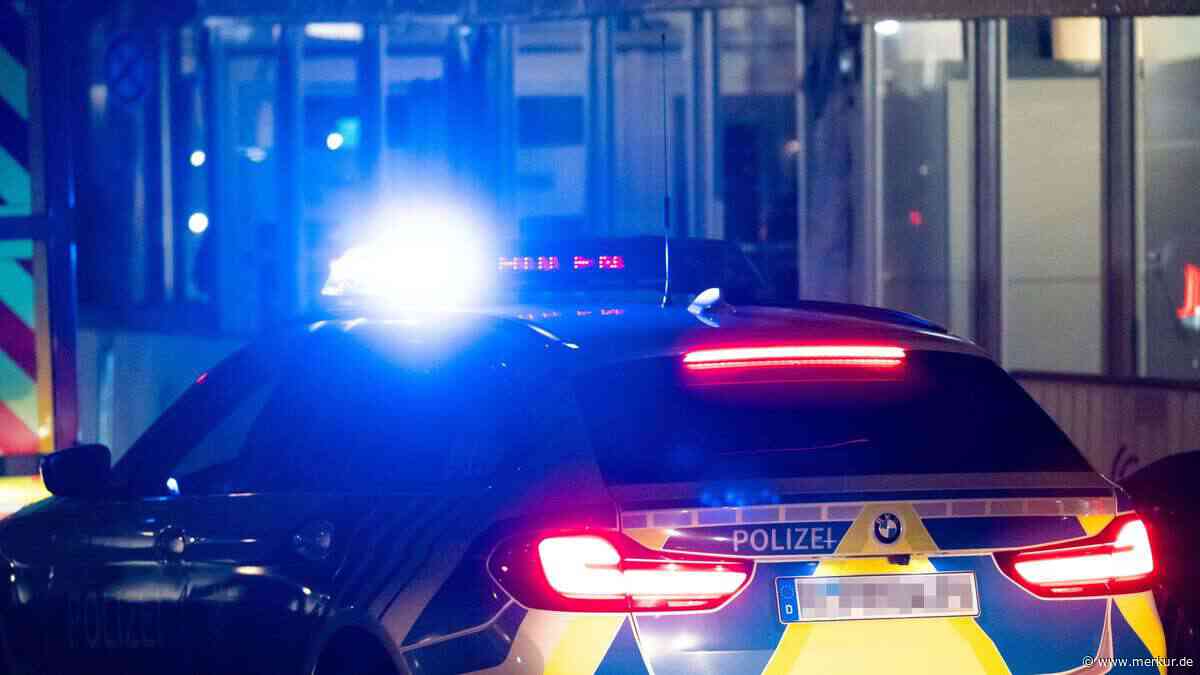 Über Asphalt geschlittert und gegen Schild geprallt: Motorradfahrer stirbt bei Unfall in Bayern