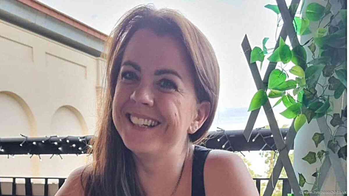 Mum-of-three on Universal Credit now earns £2k a month from home after 'out the blue' message