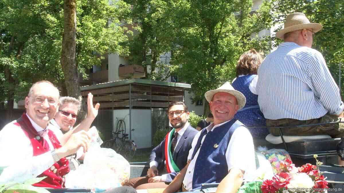 Bürgermeister zapft beim Siedlerfest mit zwei Schlägen an