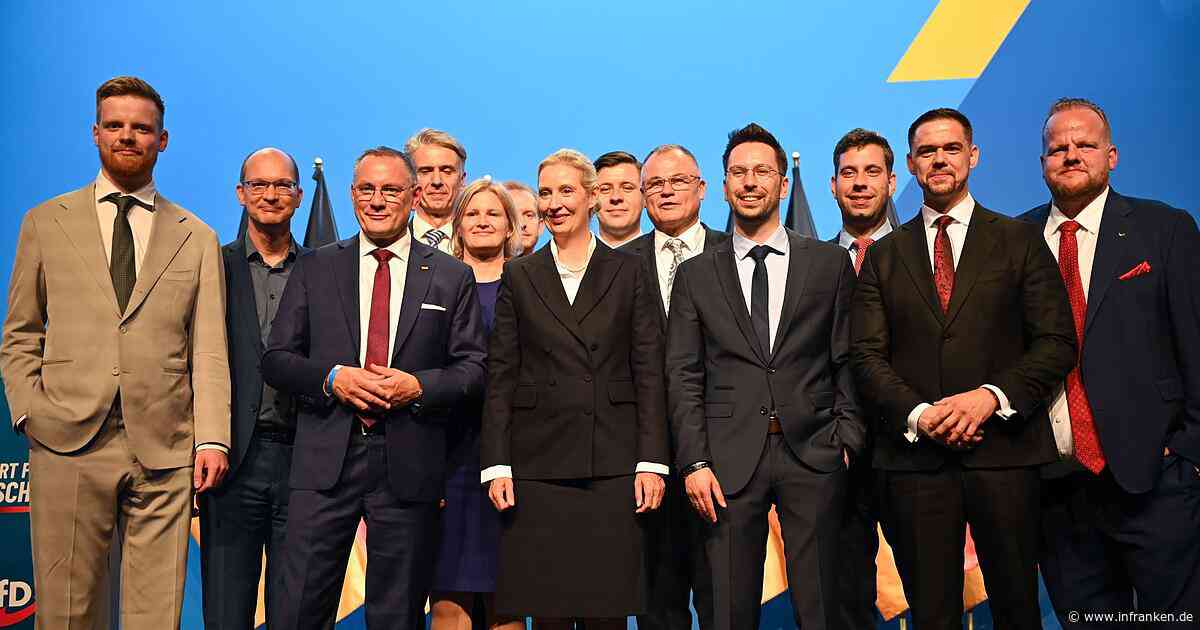 Tausendfacher Protest gegen die AfD - Spitzenduo bestätigt