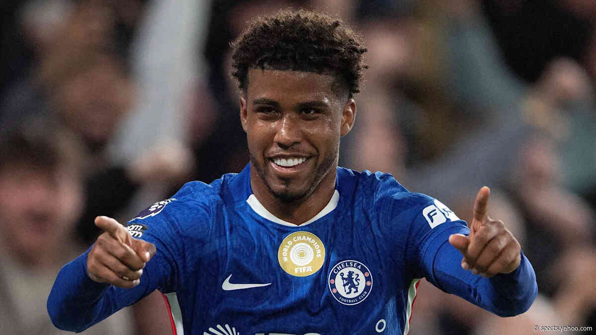 Santos latest midfielder considered by Man Utd